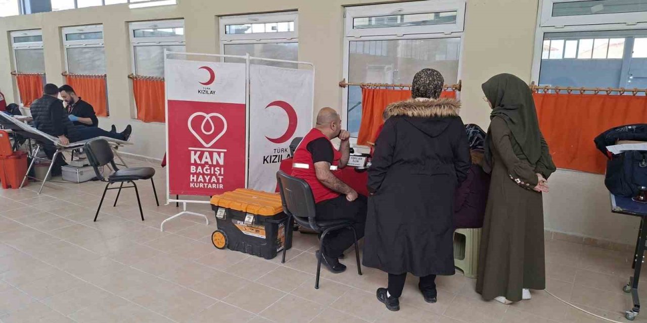 Hisarcık’ta kan bağışı kampanyasına velilerden yoğun destek