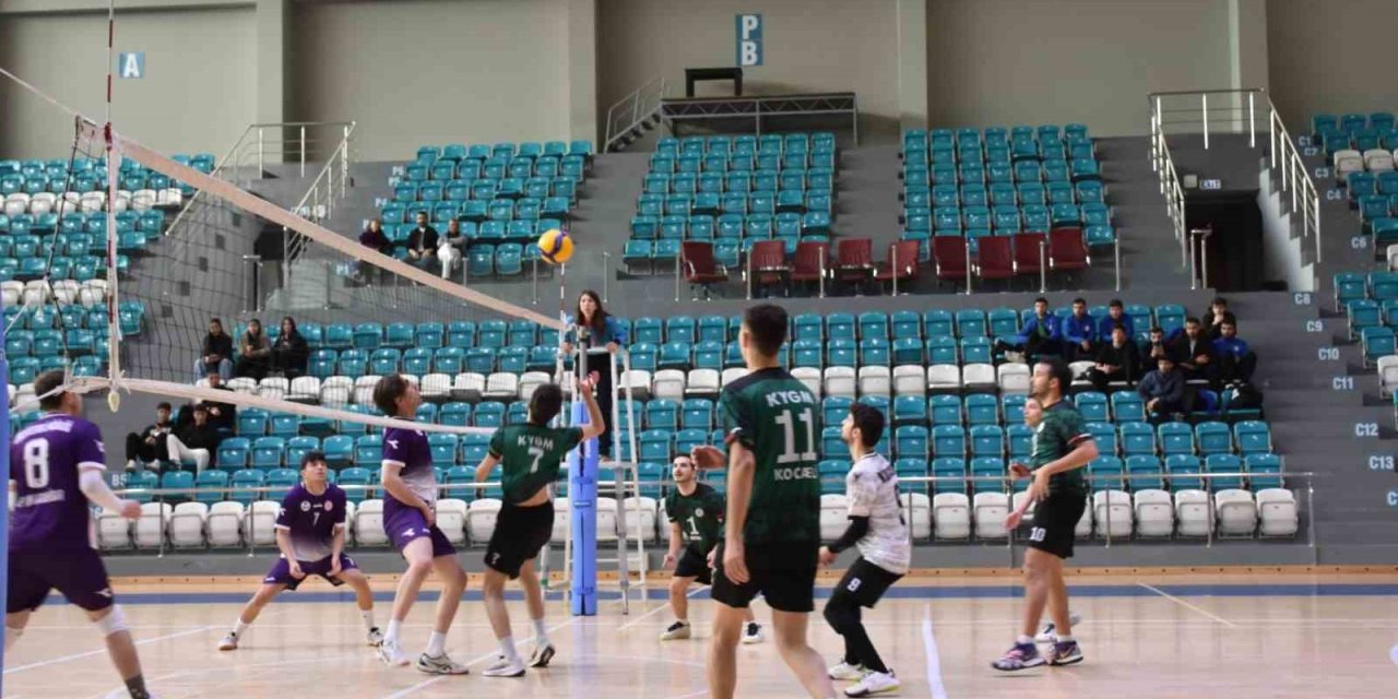 Afyonkarahisar GSB Yurtları YURTLİG Voleybol’da Ege Grup Şampiyonu oldu