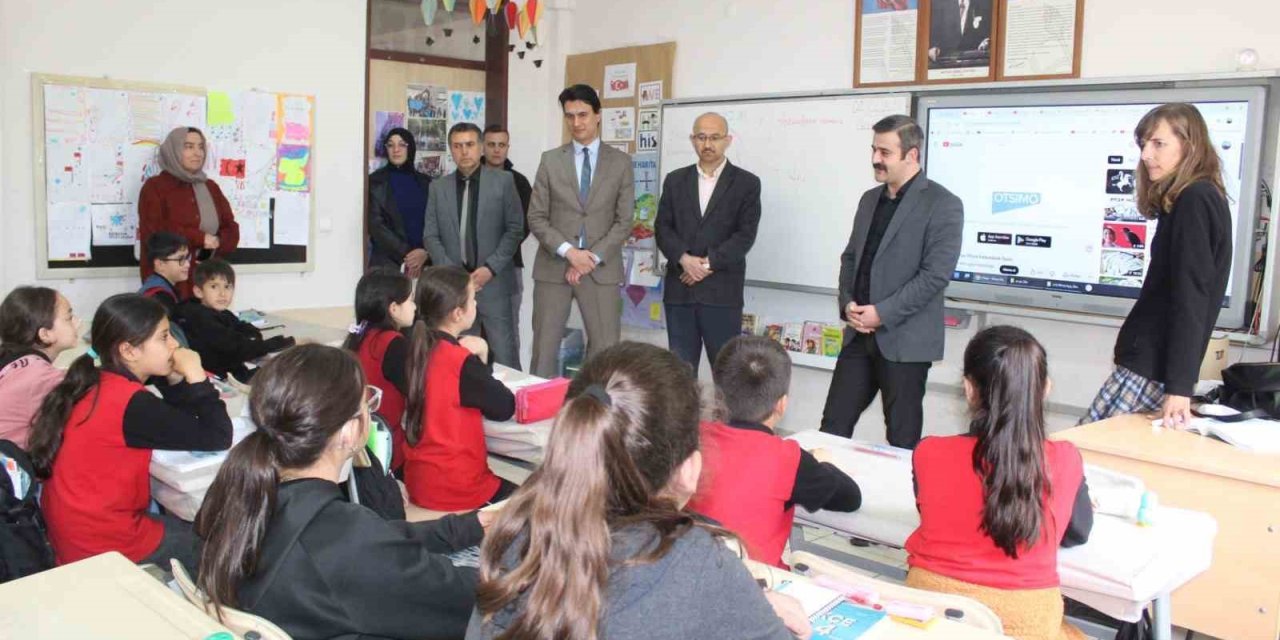 Köyceğiz Kaymakamı Kumcu, öğrencilerle bir aray geldi