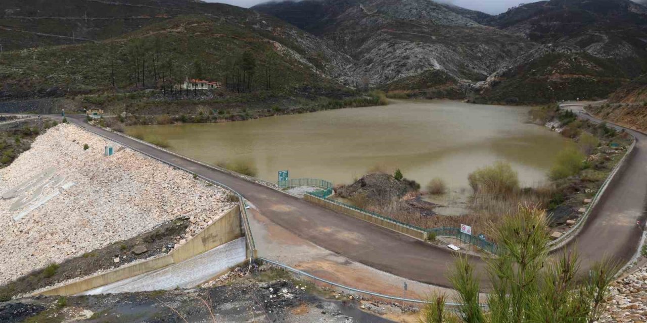 Maksimum seviyeye ulaşan Kozağaç Barajı’nda su tahliyesine başlandı