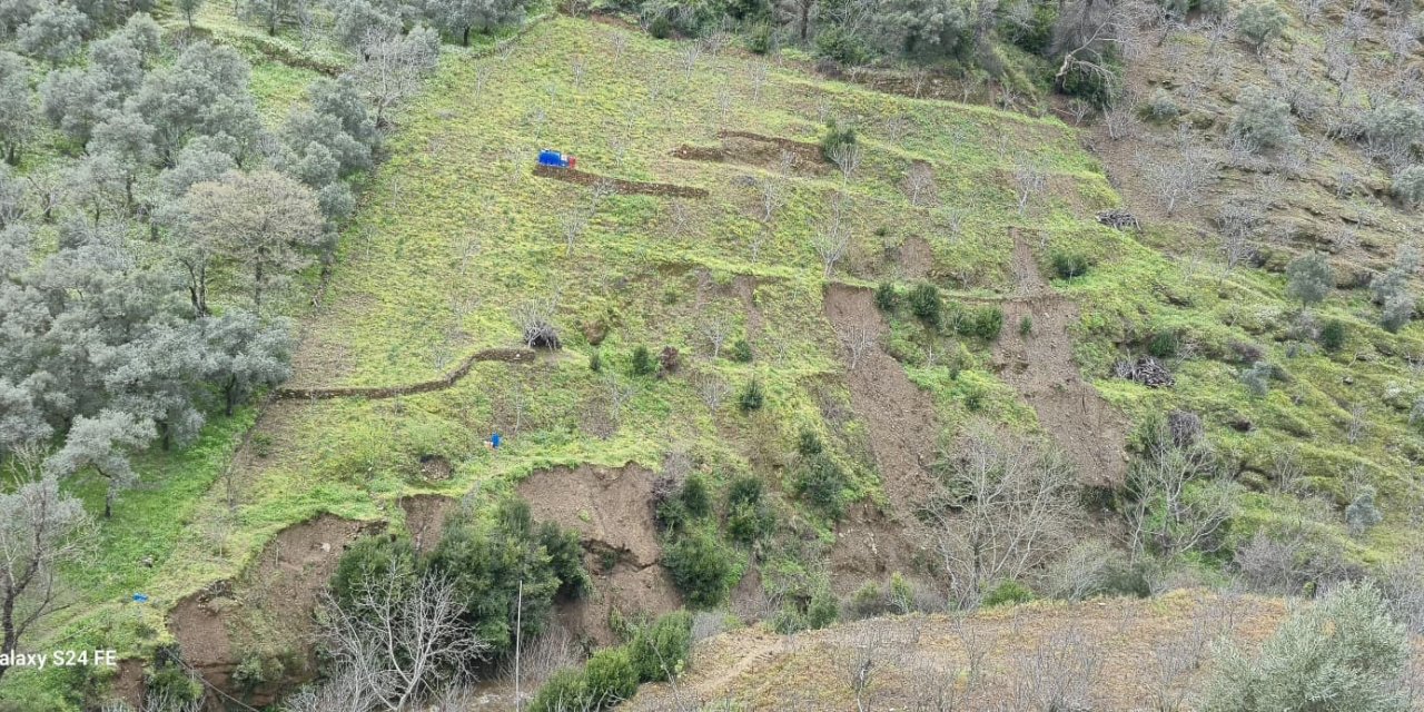 Aydın’da sağanak yağışlar sonrası dağlarda heyelan oluştu