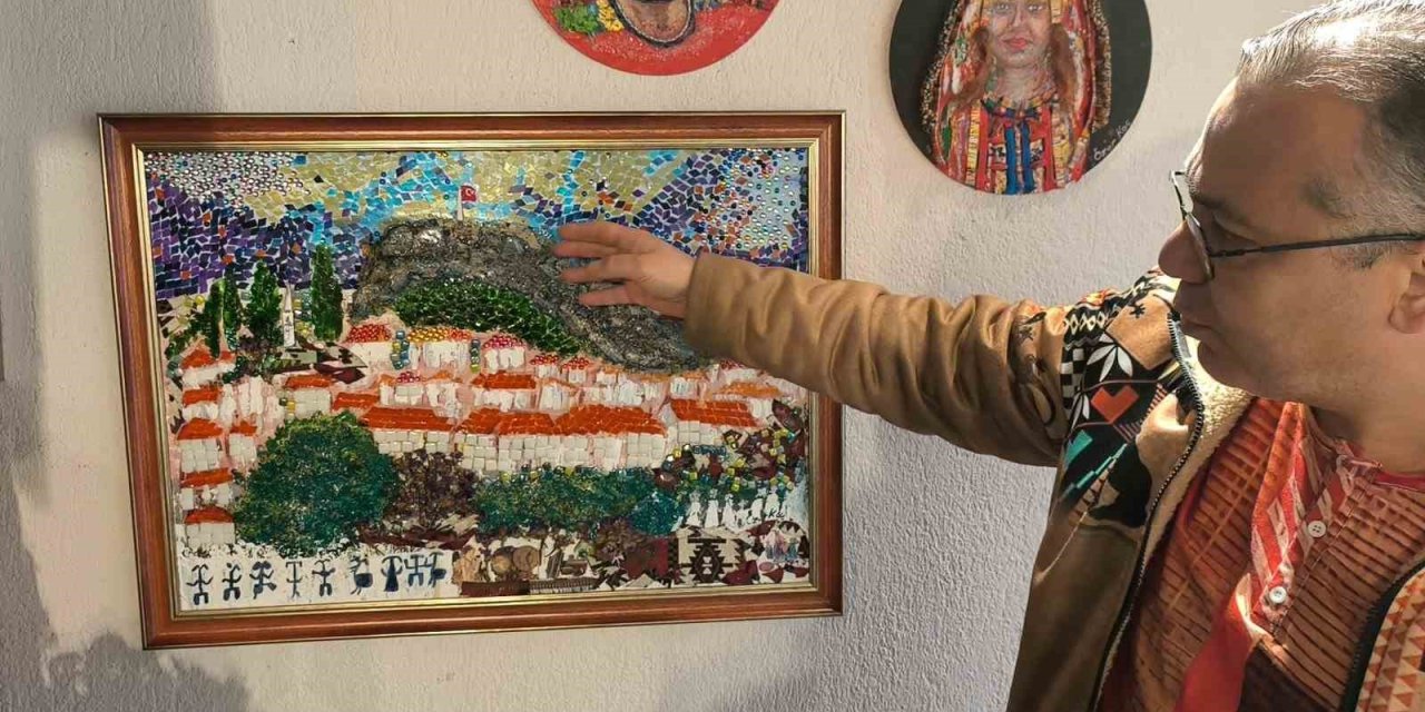 Çöpten sanat üretiyor