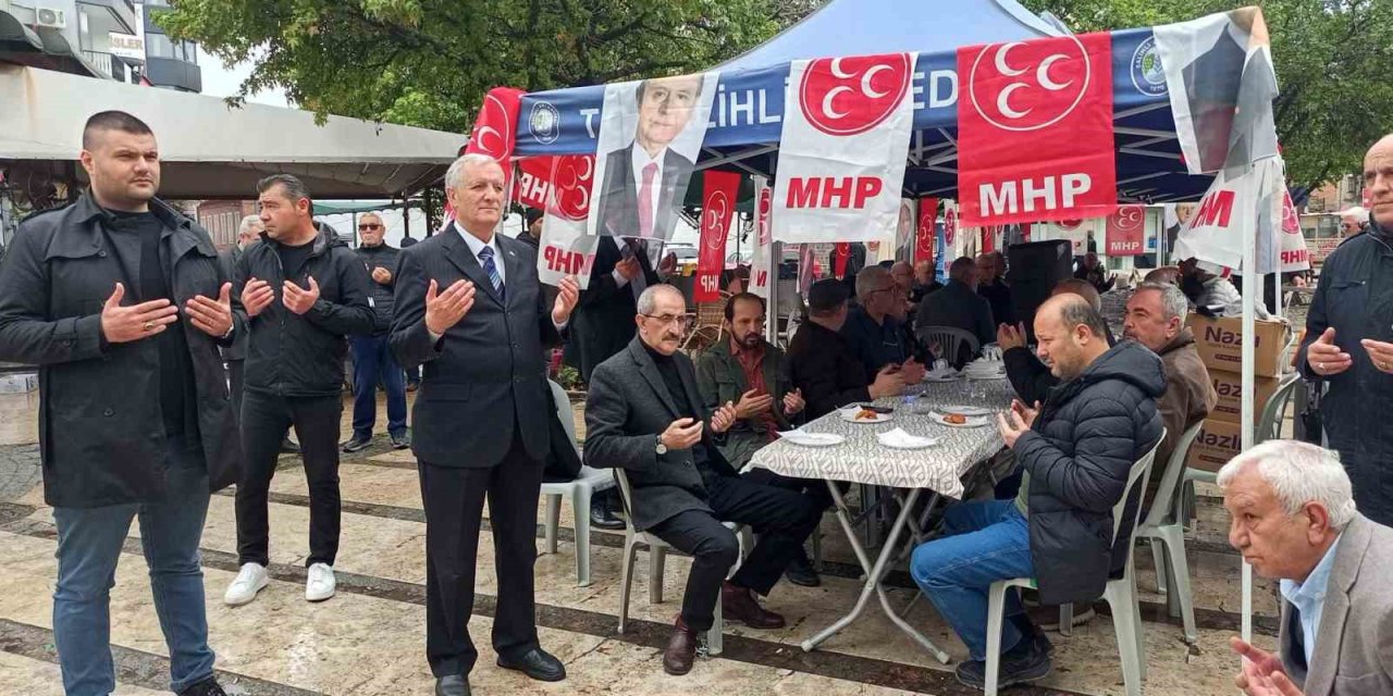 Alparslan Türkeş Salihli’de dualarla anıldı