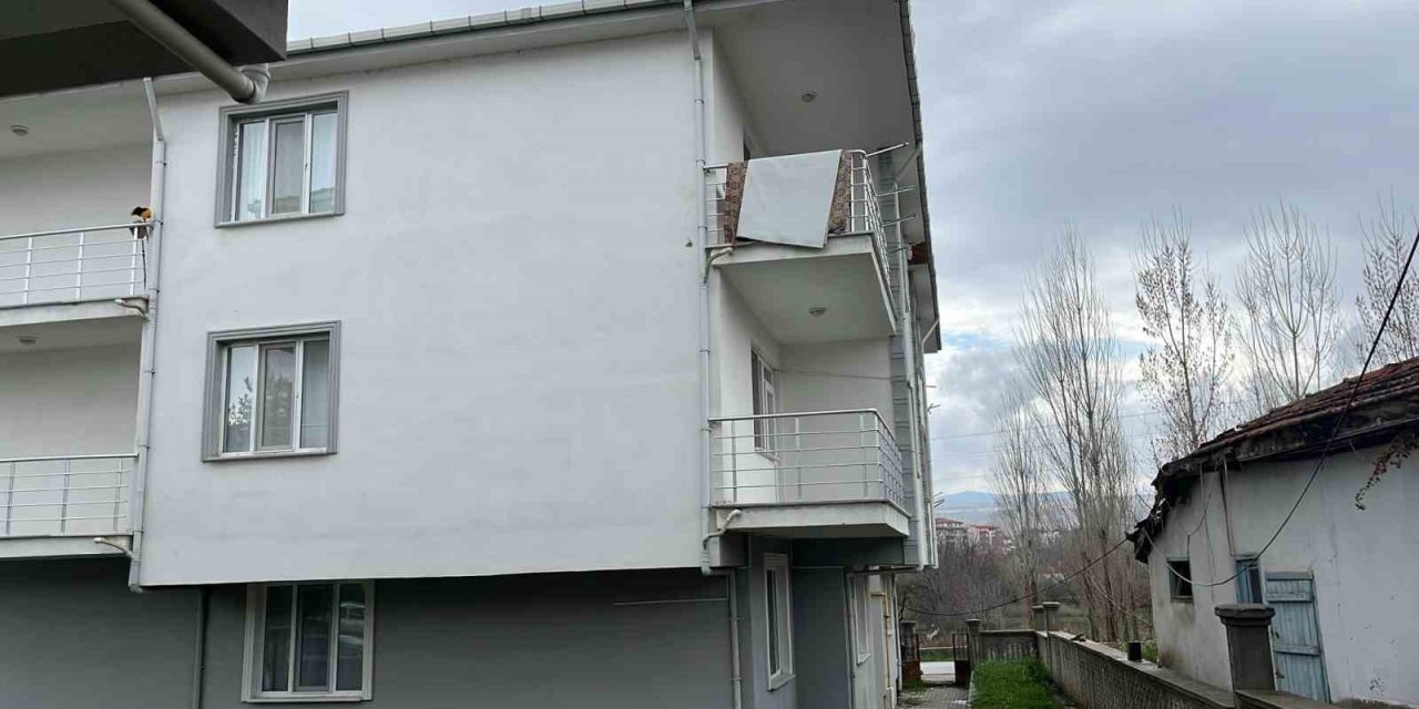 Kütahya’da balkondan düşen Alzaymır hastası hayatını kaybetti