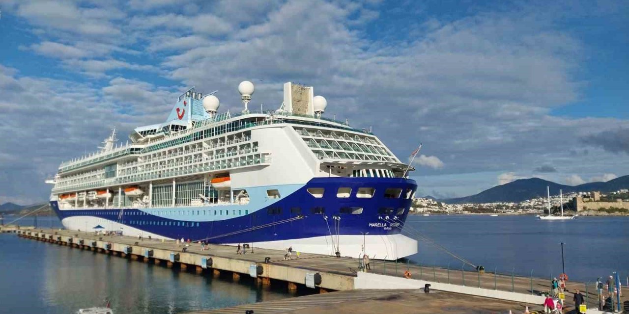 Sezonun ikinci kuruvaziyer gemisi Bodrum’a geldi