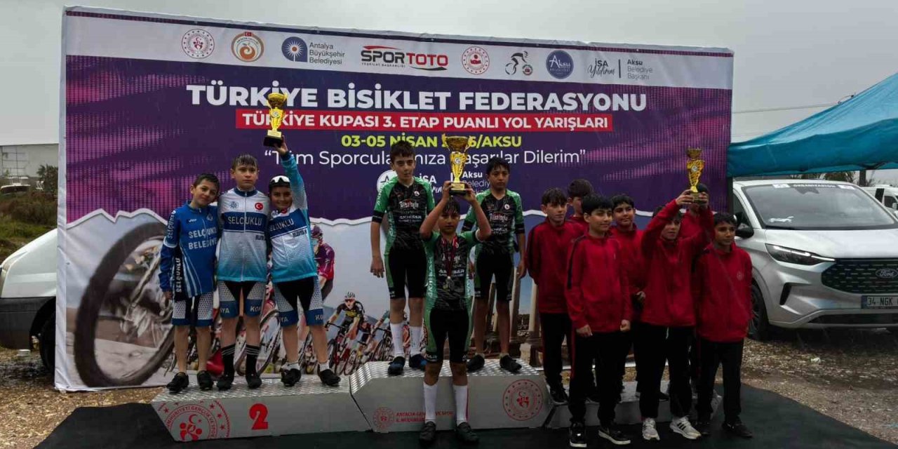 Akhisarlı bisikletçiler Türkiye Kupası’nda zirvede