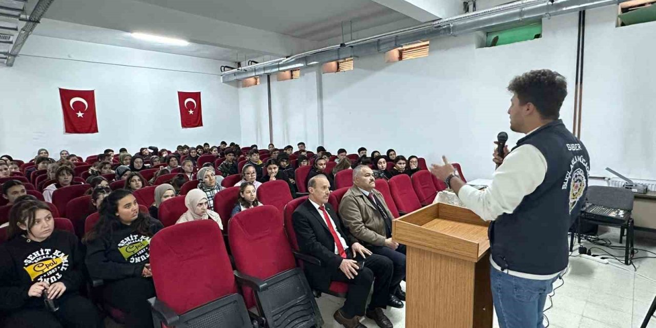 Öğretmen ve öğrencilere siber suçlarla mücadele eğitimi