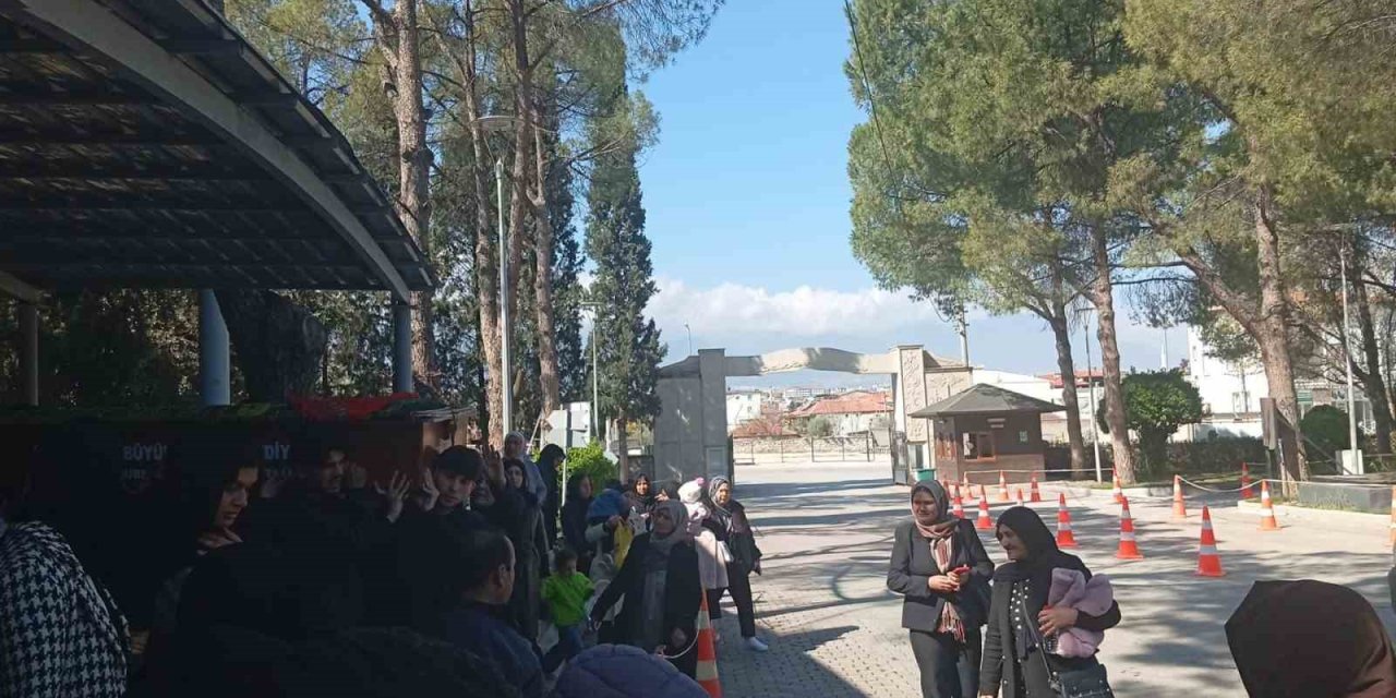 Bodrum’da batan botta hayatını kaybeden göçmenlerden 4’ü Denizli’de toprağa verildi