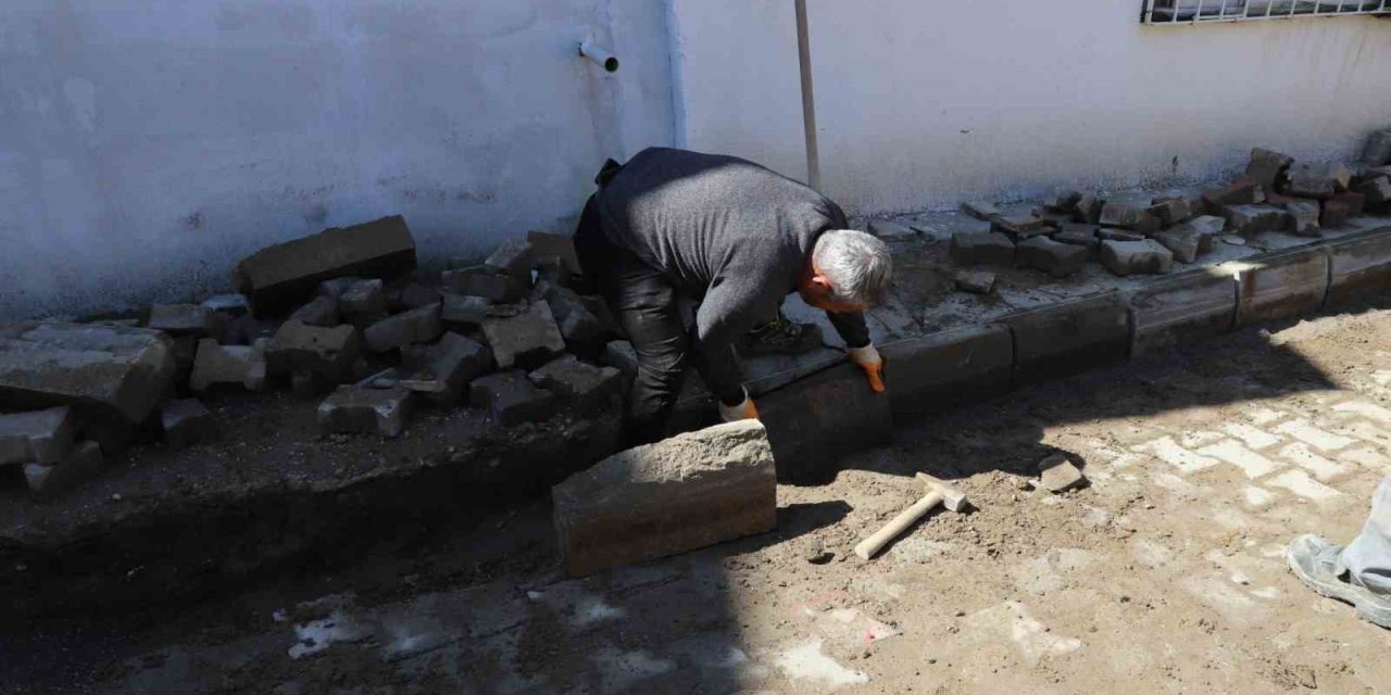 Nazilli’de yol bakım ve onarım çalışmaları sürüyor