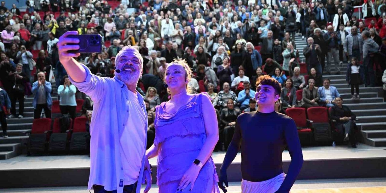 Başkan Çerçioğlu, Didim ve Nazilli’de vatandaşları tiyatro ile buluşturdu