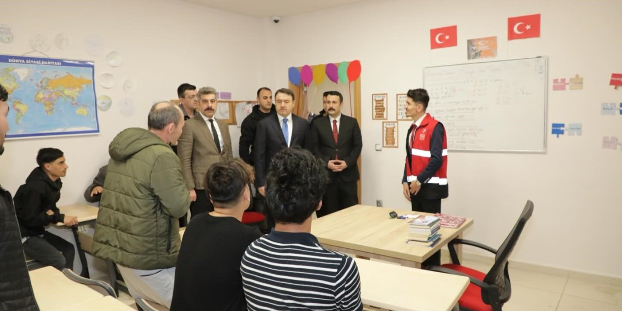 Vali Işın, Geri Gönderme Merkezi’ni inceledi