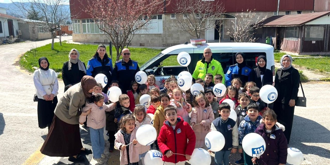 Polisten anaokul öğrencilerine yönelik eğitim