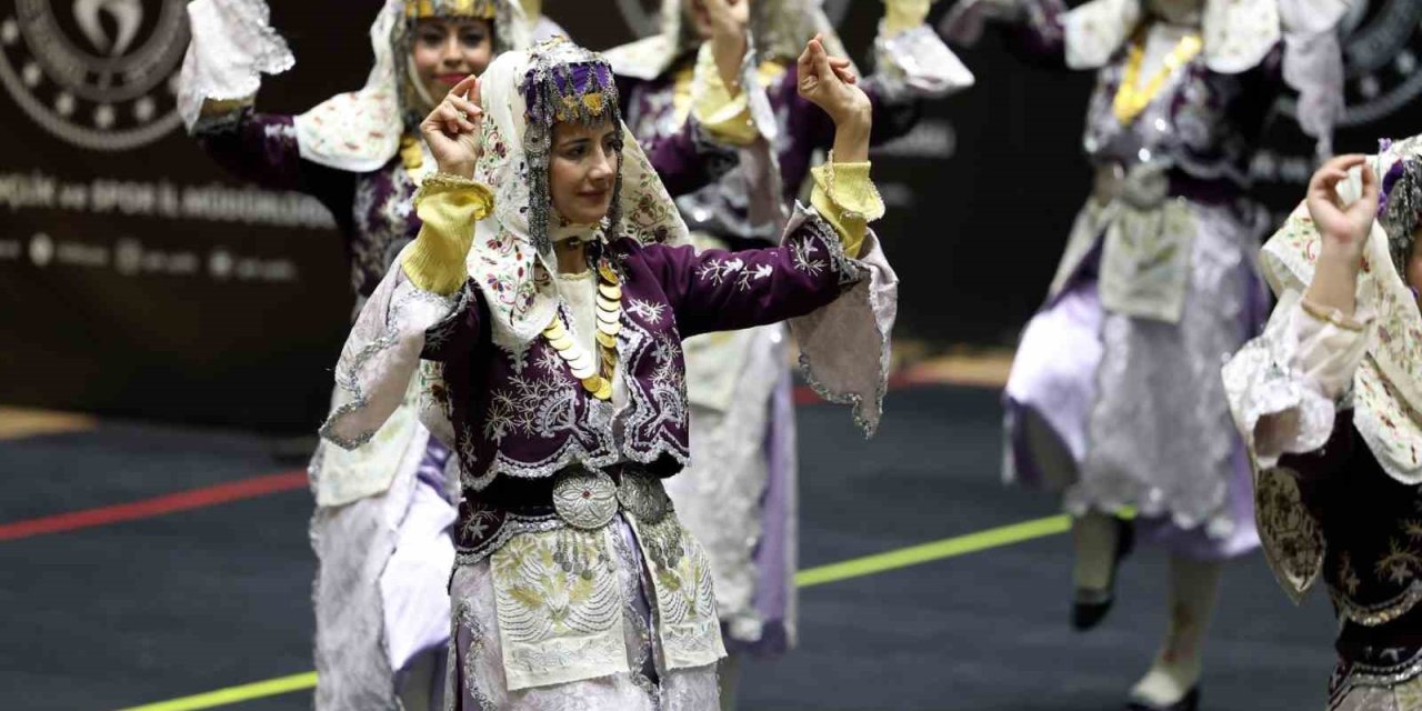 Aydın Büyükşehir Belediyesi Halk Oyunları ekibinden birincilik