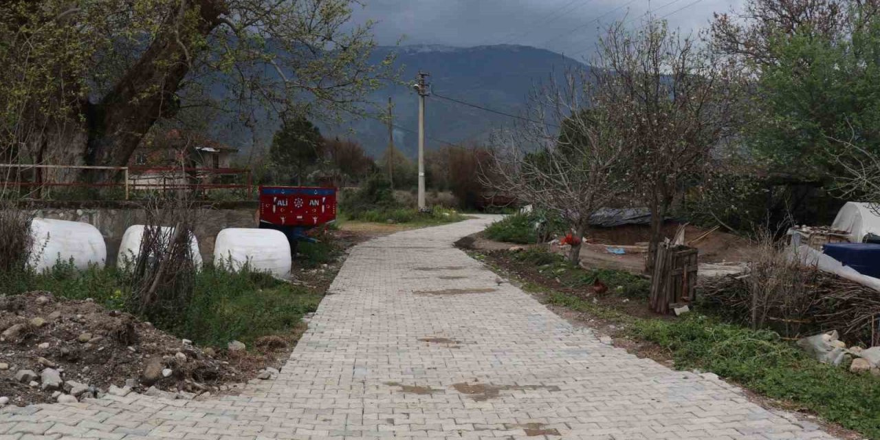 Bozdoğan Akçay Mahallesi’nde yollar yenilendi