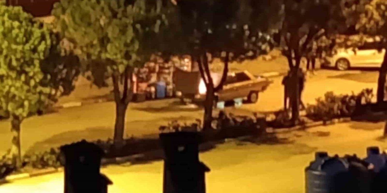 Kale’de seyir halindeki araç alev alev yandı