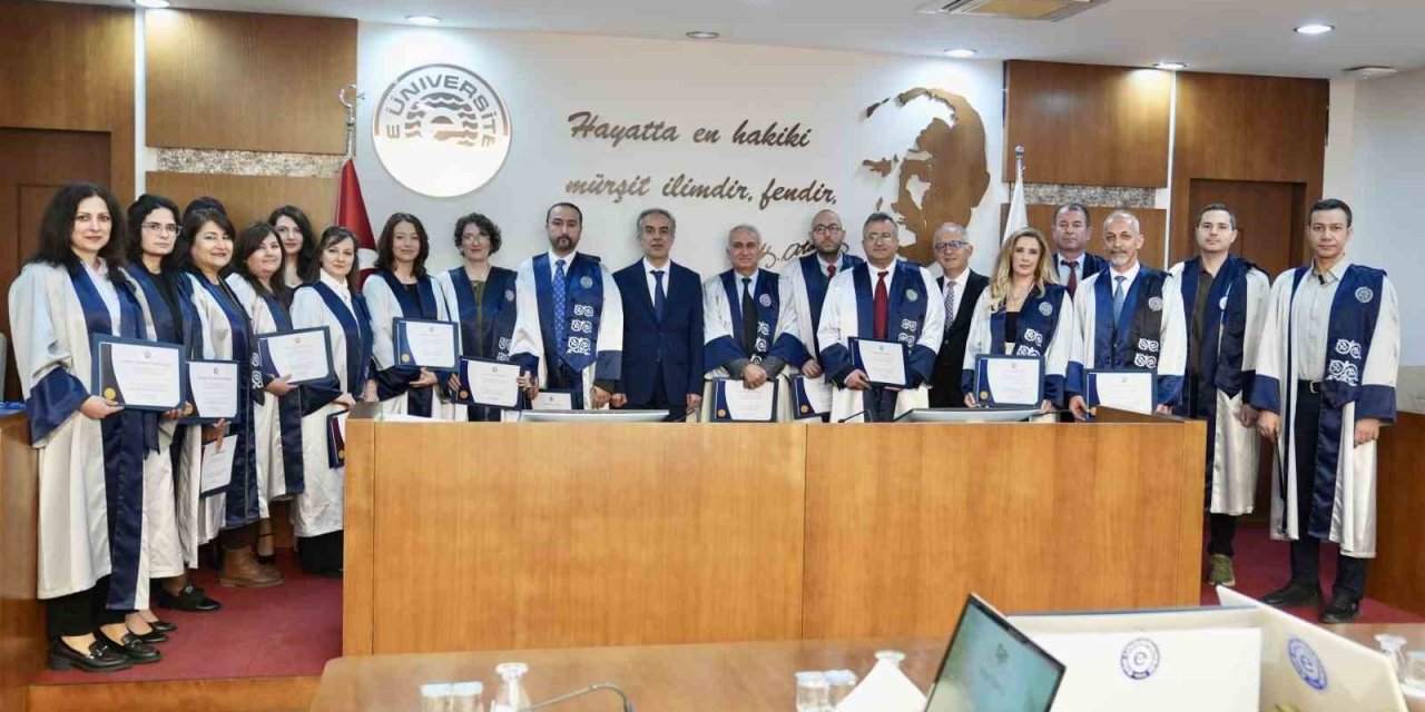 Ege Üniversitesi Senatosunda başarılı akademisyenler ve birimler ödüllendirildi