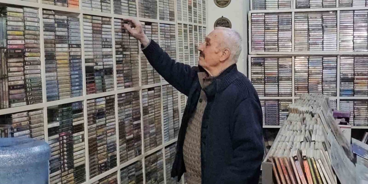 Teknolojiye direndi, 50 yıldır plak ve kaset satıyor