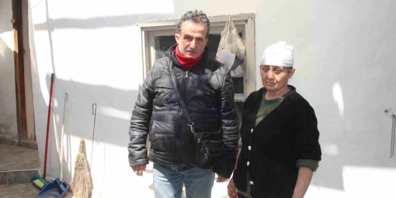 Menteşe’de küle dönen evleri için iki kardeş yardım bekliyor