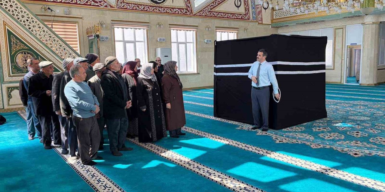 Selendi’de hacı adaylarına eğitim semineri