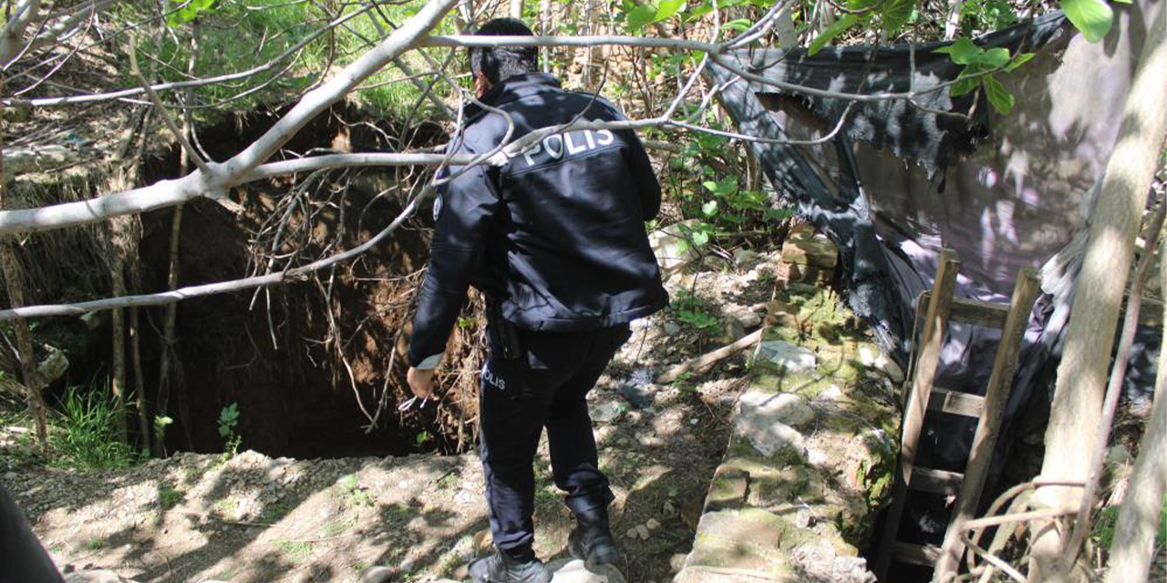 Efeler’de tarihi konakta define skandalı: 30 metrelik kaçak kazı kuyusu bulundu