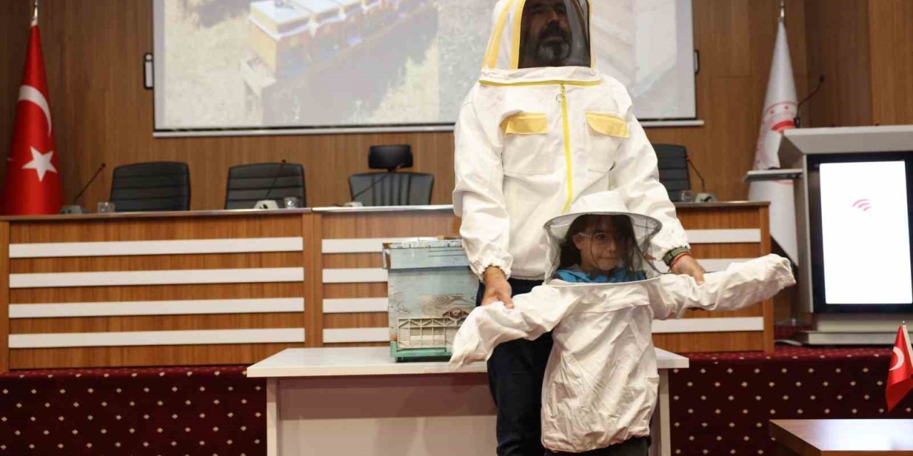 Muğla’da minik öğrenciler arıları ve sağlıklı beslenmeyi öğrendi