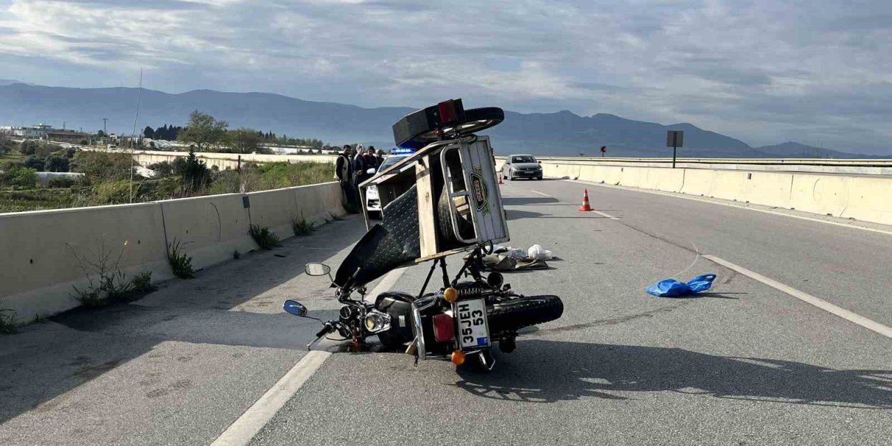 Bayındır’da otomobille çarpışan motosikletli yaralandı