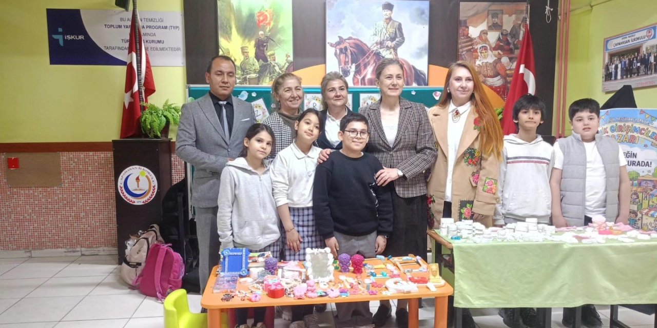 Kaymakam Kan, minik girişimcilerin heyecanına ortak oldu