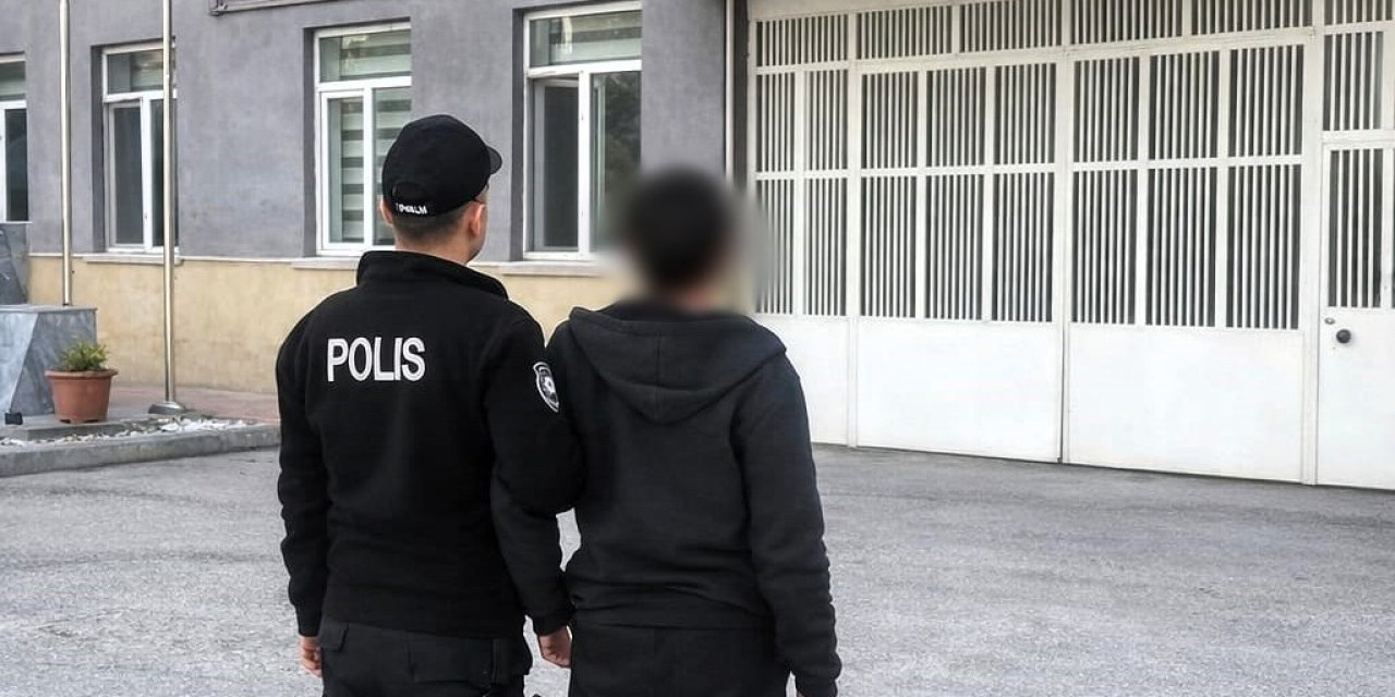 Hırsızlık suçundan aranan şahsı polis yakaladı