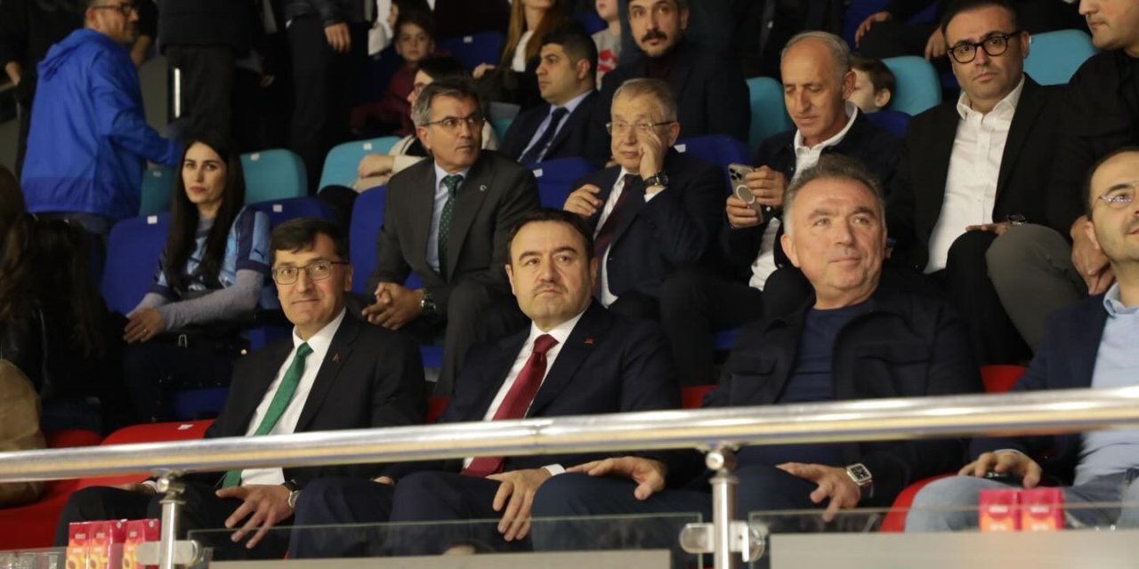 Protokolden Kütahya Belediyespor’a tribün desteği