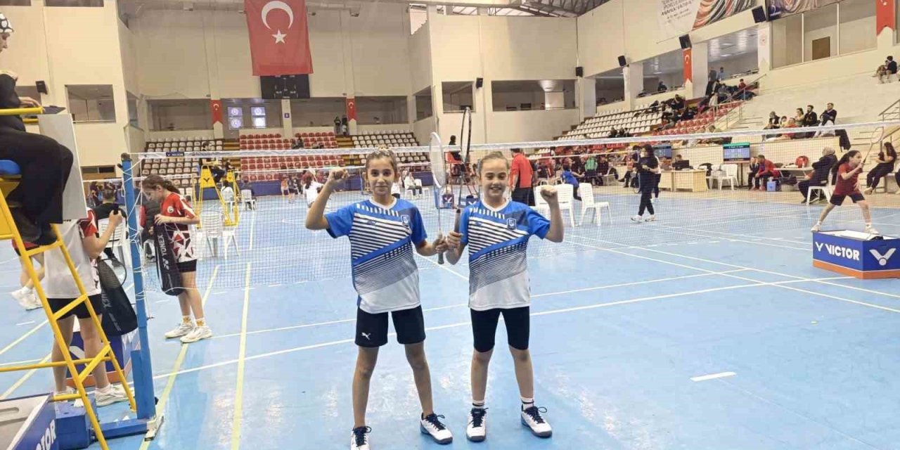 Yunusemre’nin altın kızları Türkiye üçüncüsü oldu