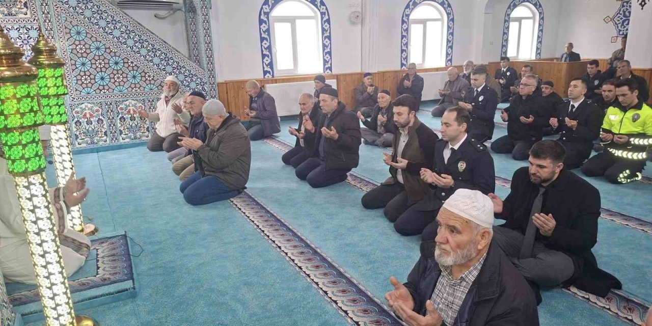 Hisarcık’ta şehit polisler için mevlit okutuldu