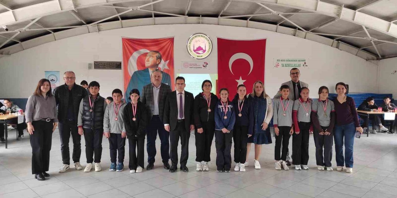 Dereceye giren öğrenciler ödüllerine kavuştu