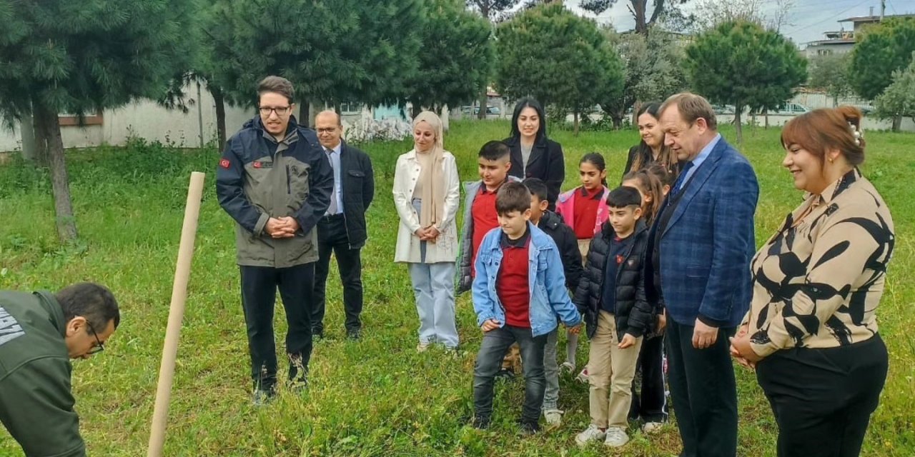 Germencik’te özel öğrenciler Orman Haftası’nda fidan dikti