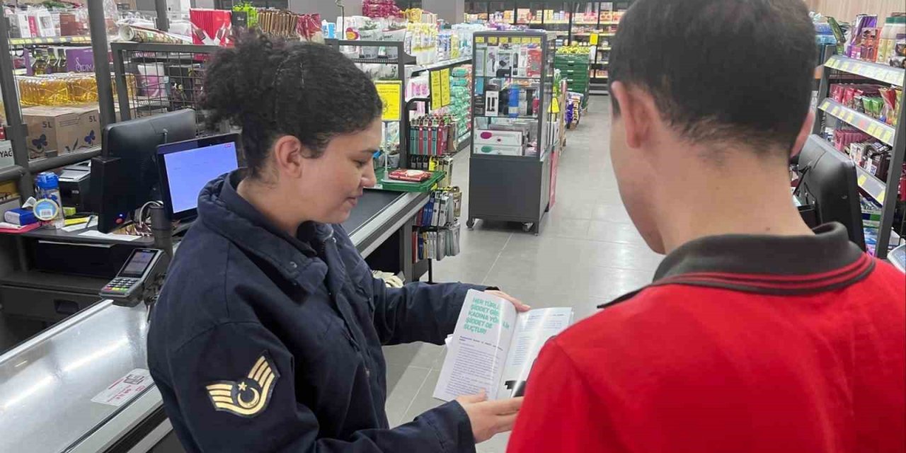 Bolvadin’de jandarma vatandaşlara kadına şiddetle mücadeleyi anlattı