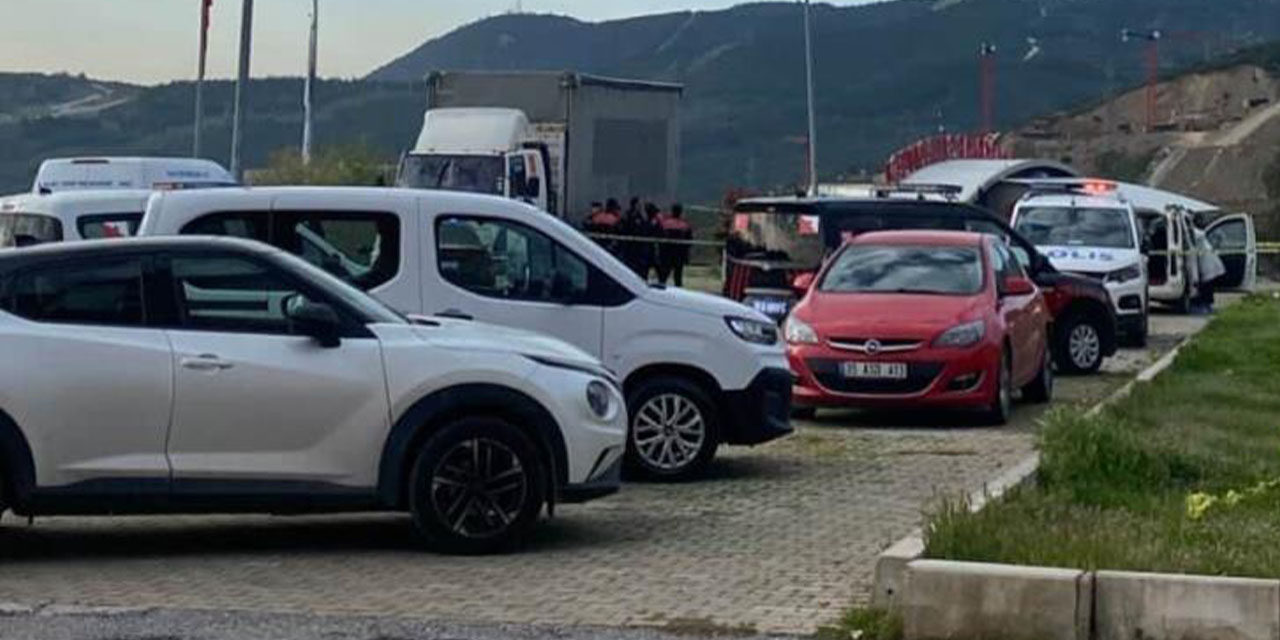 Araç içinde silahlı saldırı: 1 kadın  hayatını kaybetti, şüpheli ağır yaralı