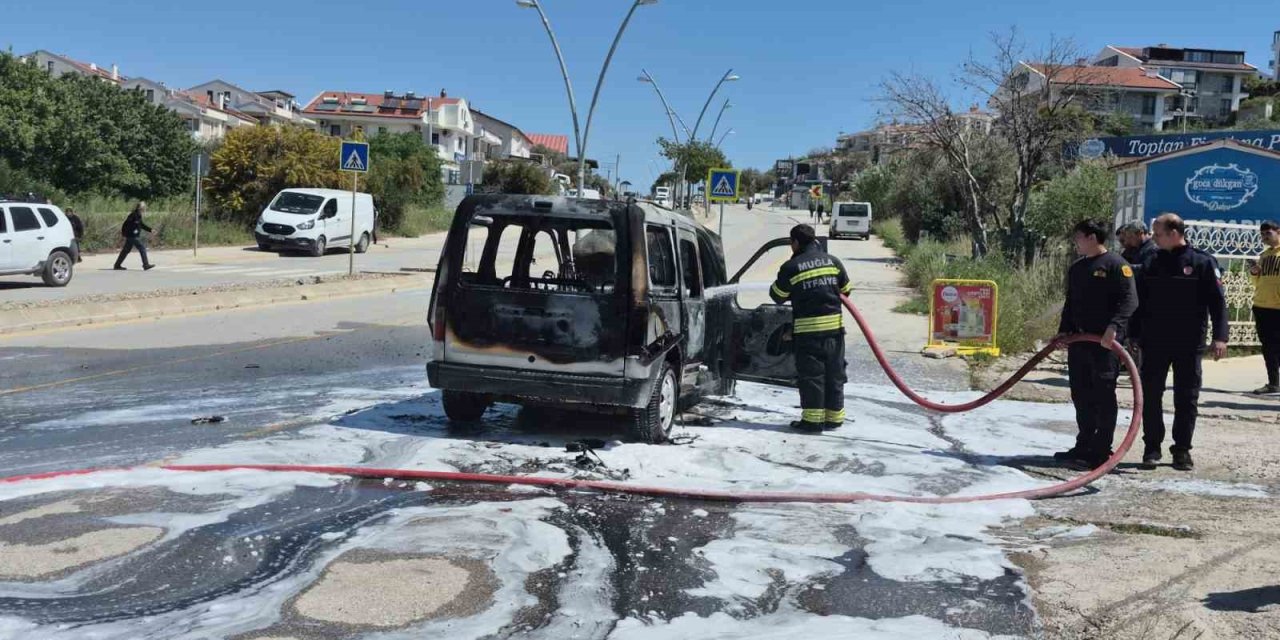 Datça’da ticari araç küle döndü