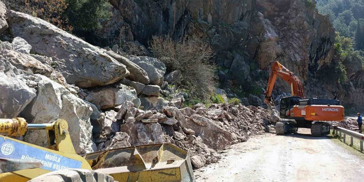 Faralya’da heyelan müdahalesi