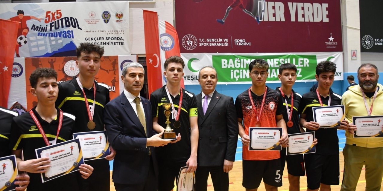 5x5 Mini Futbol Turnuvası Finali gerçekleştirildi