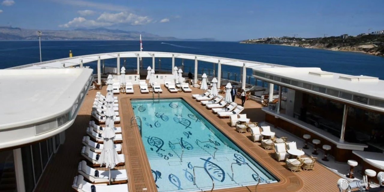 Çeşme’de kruvaziyer turizmi artıyor