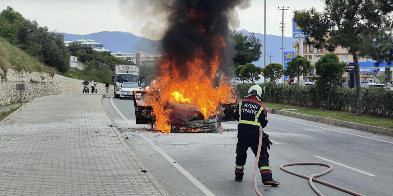 Kuşadası’nda peş peşe araç yangını paniği