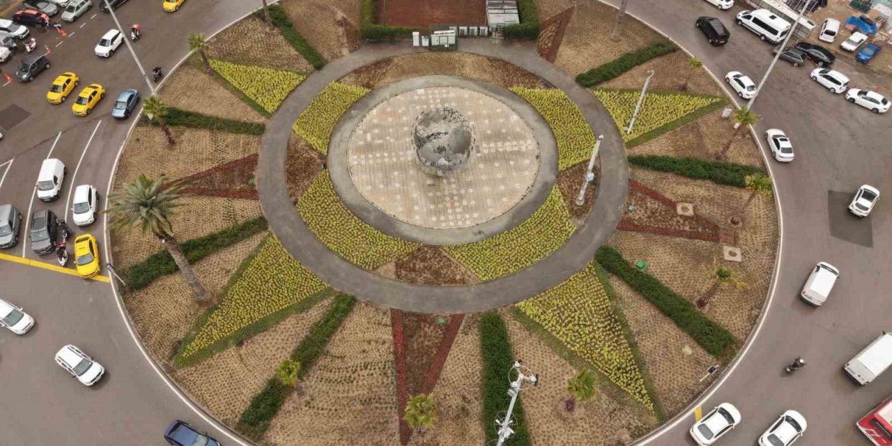 İzmir’in kalbi çiçek açtı