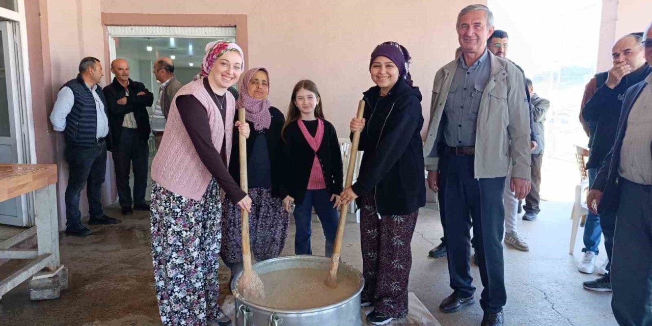 Gördes Tepeköy’de asırlık hayır geleneği binleri buluşturdu