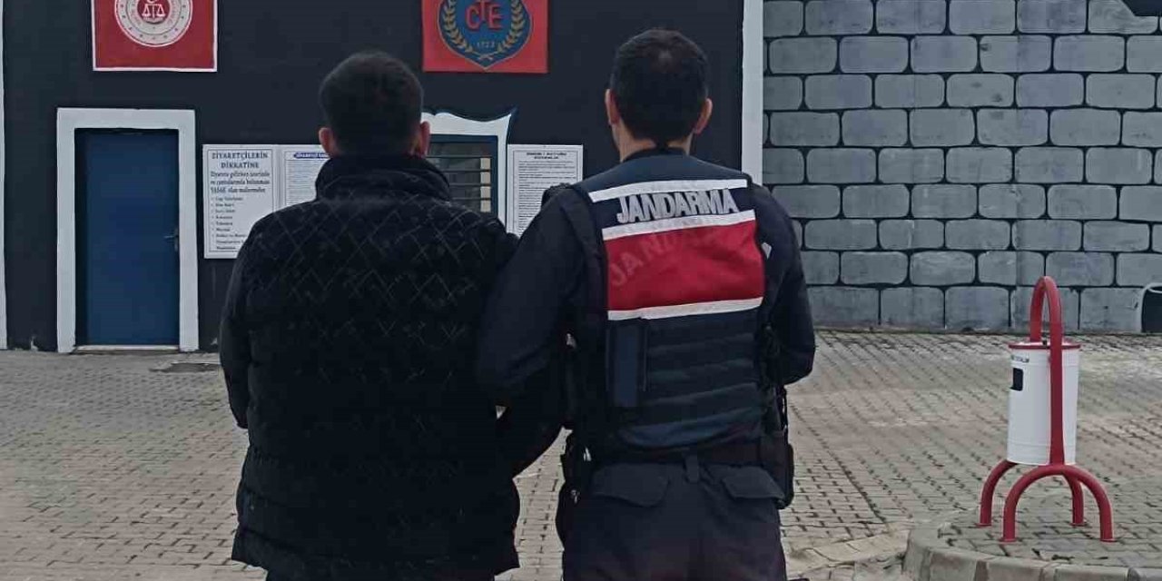 Hırsızlık suçundan aranan şahsı jandarma yakaladı