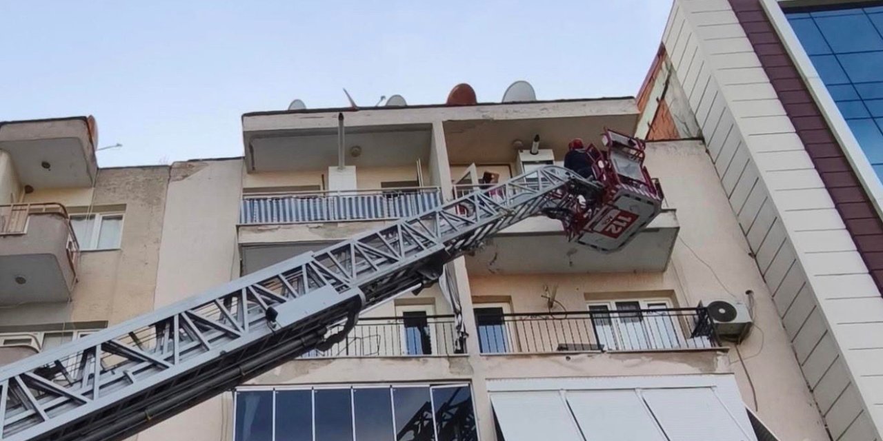 Manisa’da çamaşır makinesinden çıkan yangın paniğe neden oldu