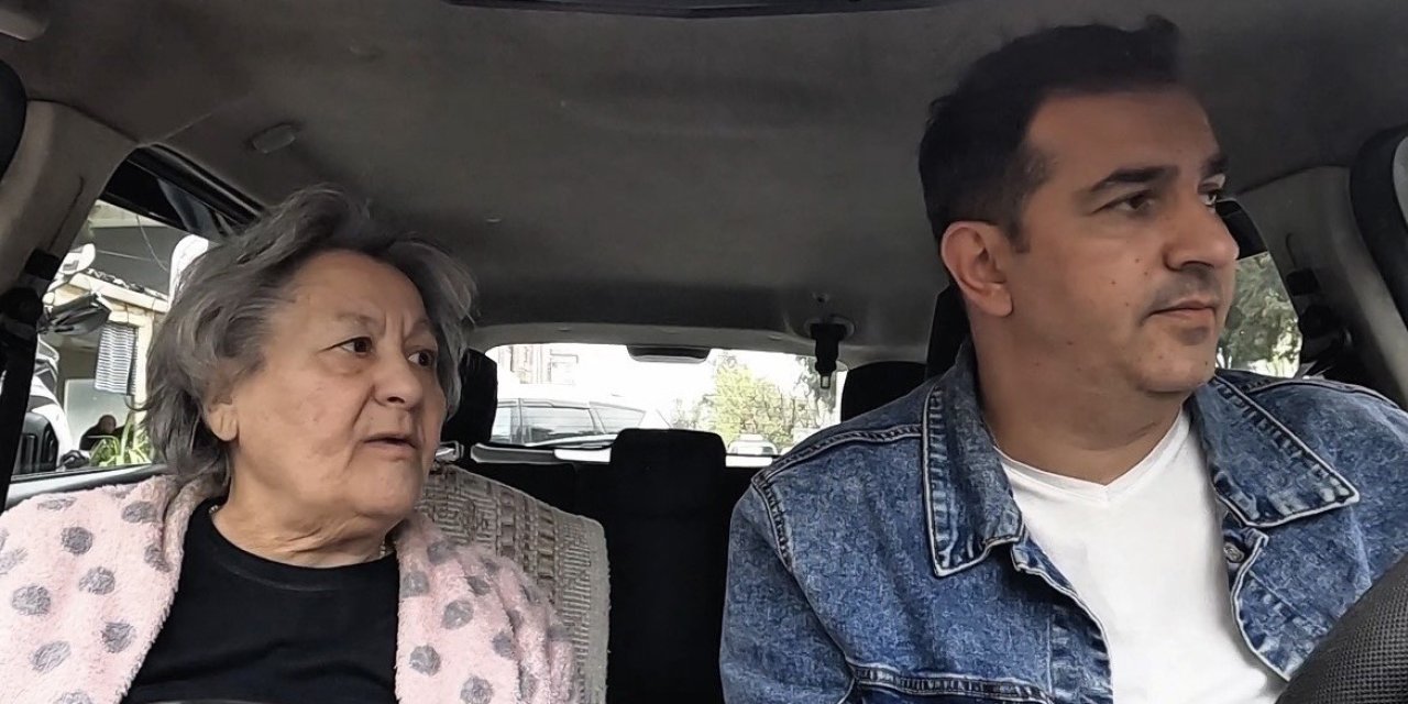 Yaşlı kadın evinin yolunu kaybetti, yardımsever taksici ailesine kavuşturdu