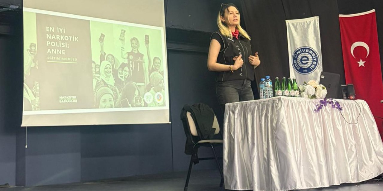 Çeşme’de üniversite öğrencileri ve personeline KADES ile narkotik eğitimi verildi