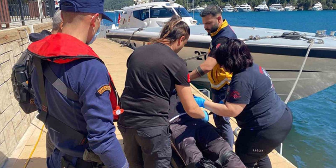 Fethiye’de koyda rahatsızlanan vatandaşa tıbbi tahliye