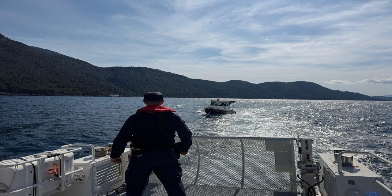 Sürüklenen teknedeki 2 kişi kurtarıldı