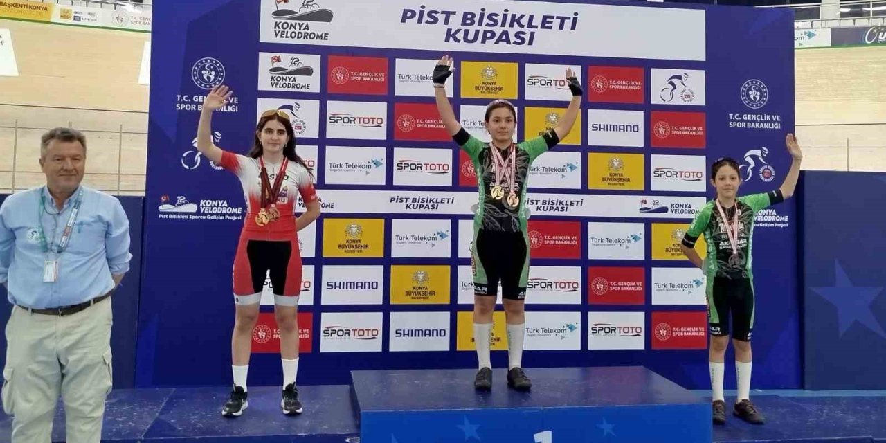 Akhisarlı pedallar Konya’da 3 günde 5 madalya kazandı