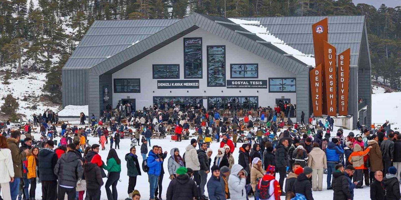Denizli Kayak Merkezi 150 bin misafiri ağırladı